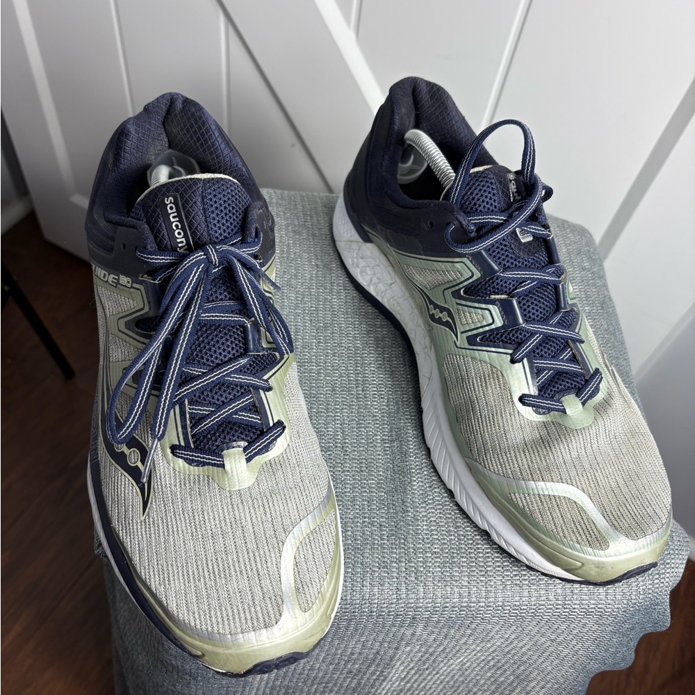 Saucony Guide ISO Running Sneakers in Gray and Navy Men’s Size 12W